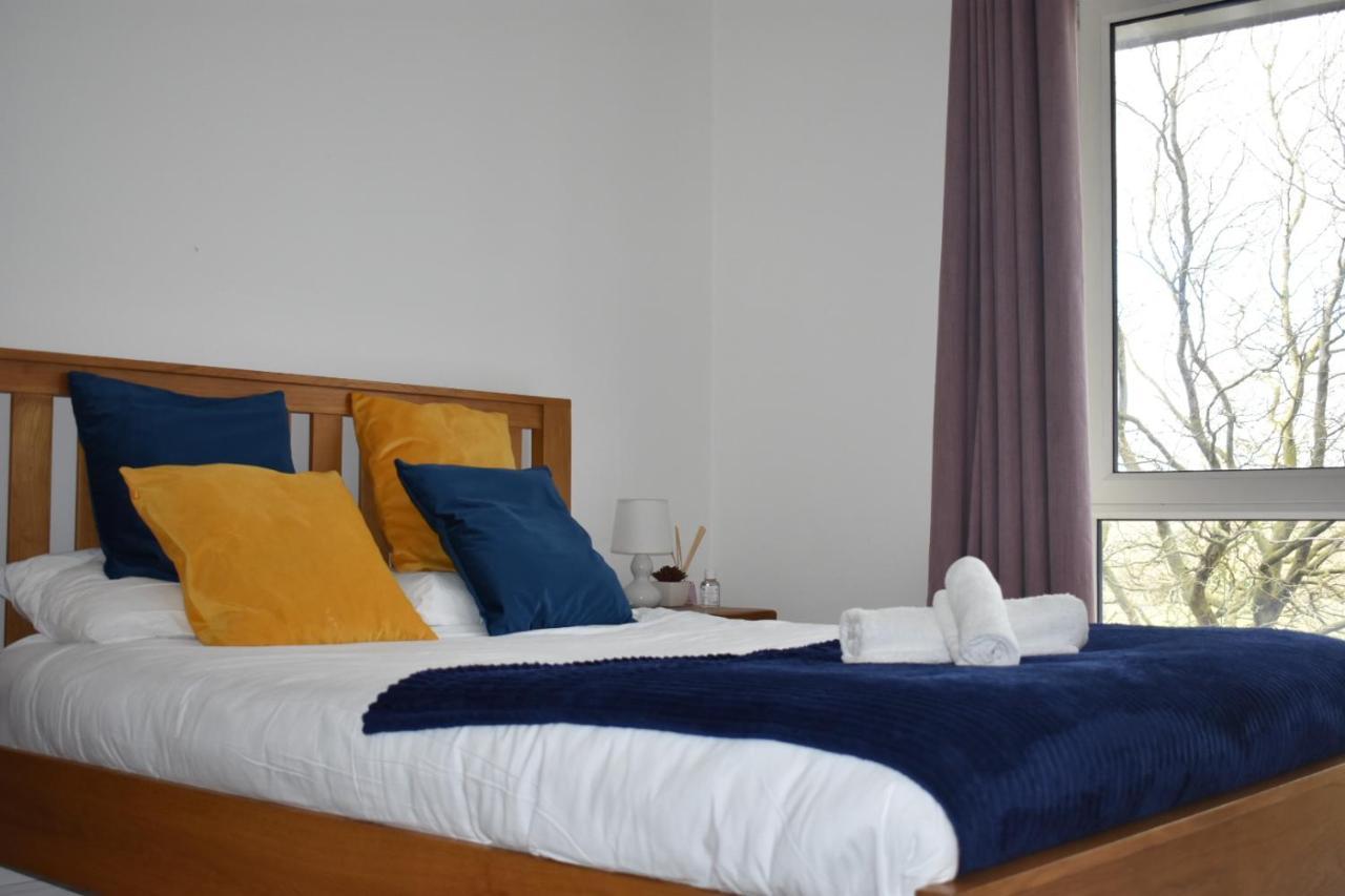 Classy Campbell Park Apartment, Balcony & Free Parking ميلتون كينيز المظهر الخارجي الصورة