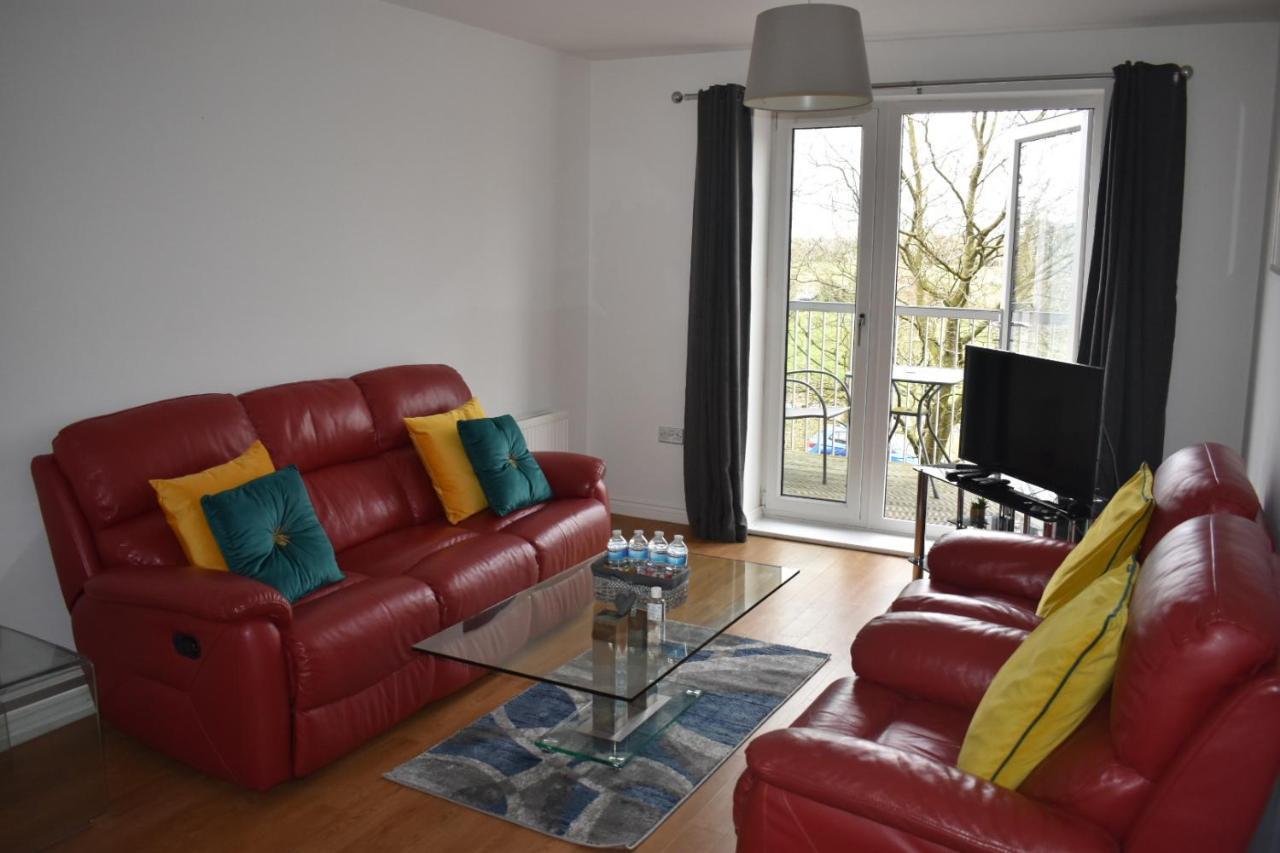 Classy Campbell Park Apartment, Balcony & Free Parking ميلتون كينيز المظهر الخارجي الصورة
